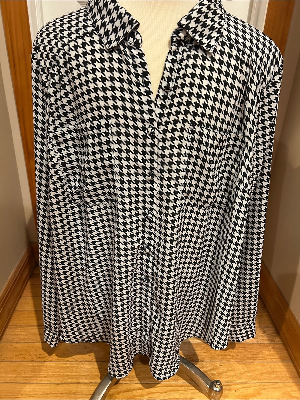 torrid Black & White Houndstooth Button-Front Top